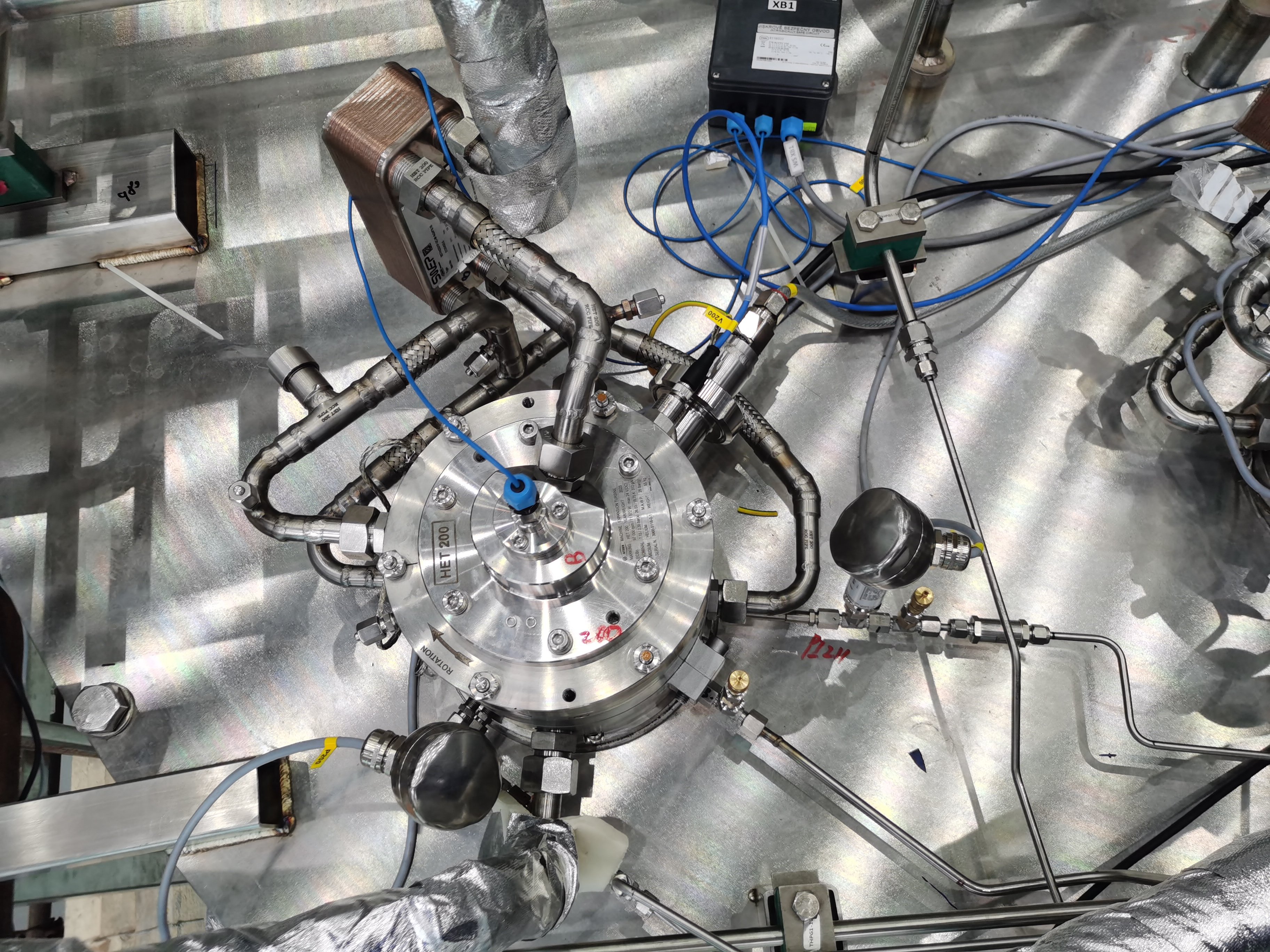 Heliové expanzní turbíny spuštěny